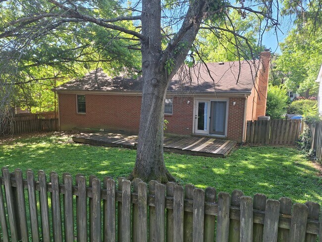 Building Photo - 1717 Brook Park Dr