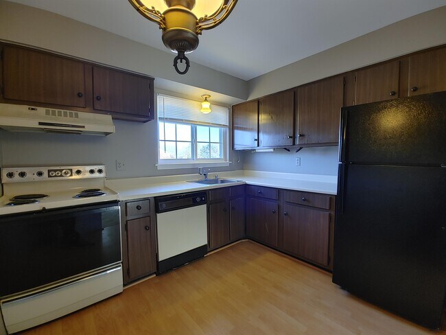 Building Photo - 25312 Shiawassee Cir