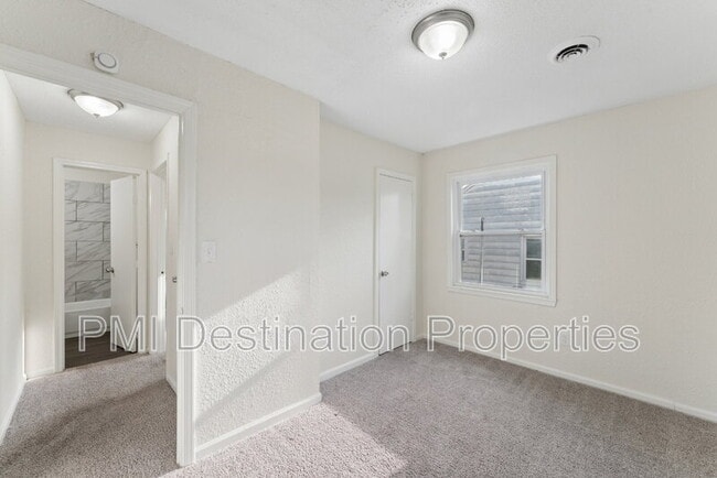 Building Photo - 5026 Locust Ave