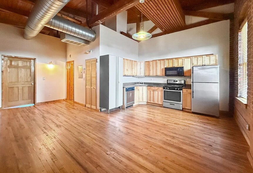 Building Photo - 325 Lafayette St