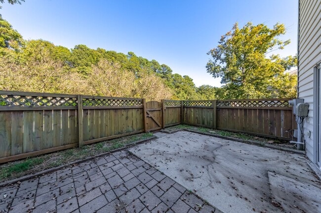 Building Photo - 409 Belmont Cir