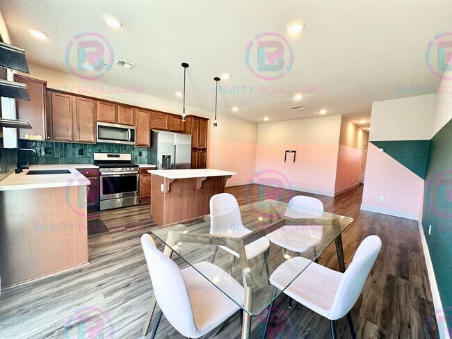 Building Photo - Modern Designer 2 Bedroom 2.5 Bathroom Tow...