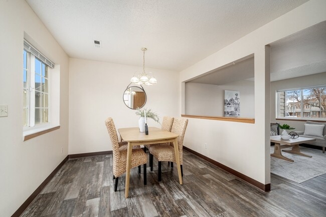 Building Photo - Eastpointe Townhomes