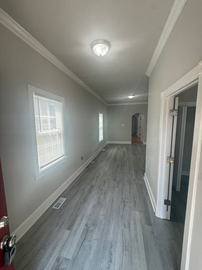 Building Photo - 4-bedroom, 2 full bathroom, 1 story house