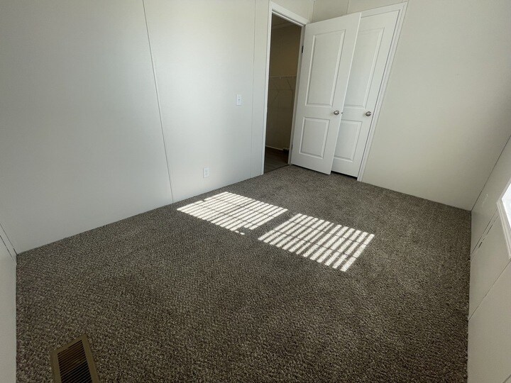 Building Photo - 15835 Marentette Dr