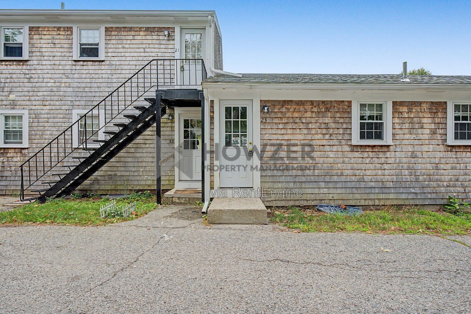 Building Photo - 718 Main St