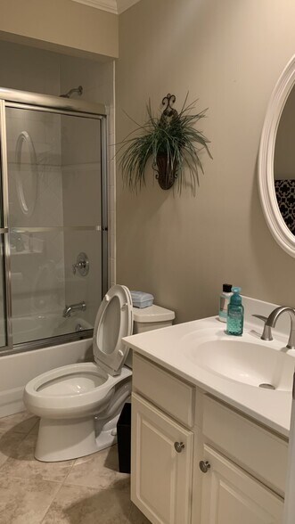 Building Photo - 3744 Ashworth Dr