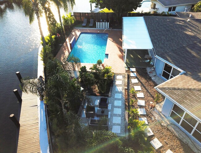 Building Photo - 2164 NE 27th Dr