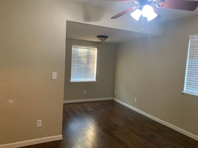 Building Photo - Remodeled 2 Bedroom 2 Bath in Great Location!