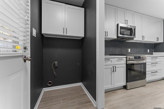 Building Photo - 15613 Shenandoah Square Ave.