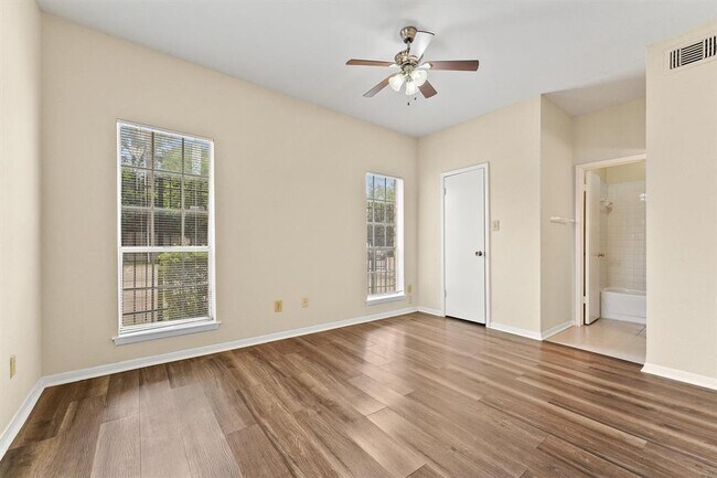 Building Photo - 2626 Holly Hall St
