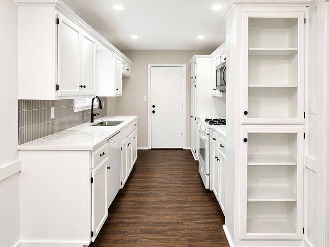 Building Photo - Amazing Quality and Value! Jenks Schools!