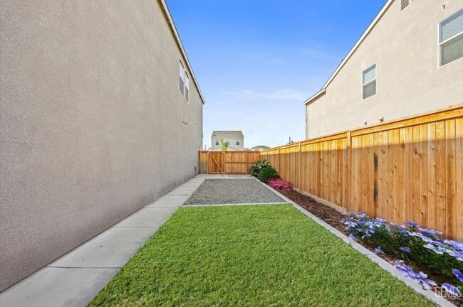 Building Photo - New Construction Call to set up a showing