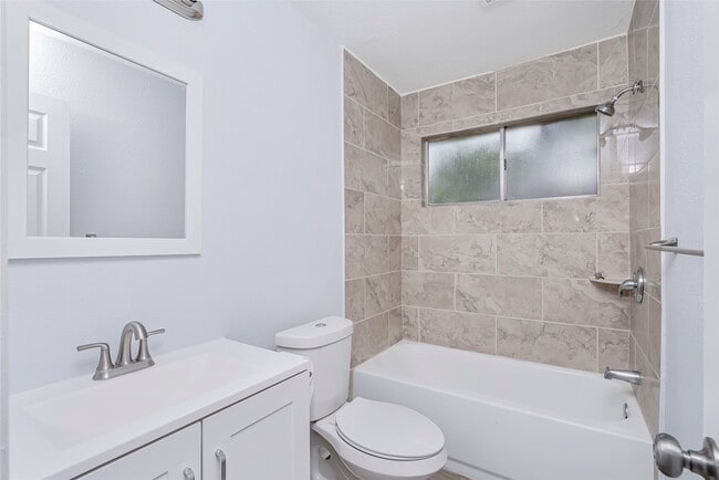 Building Photo - 2527 Silver Trumpet Dr