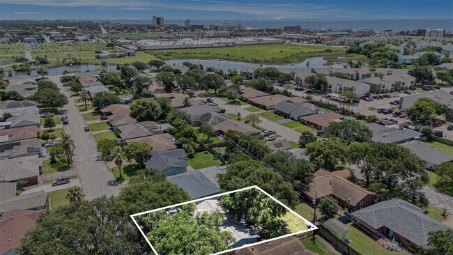 Building Photo - 6709 Fairway Dr