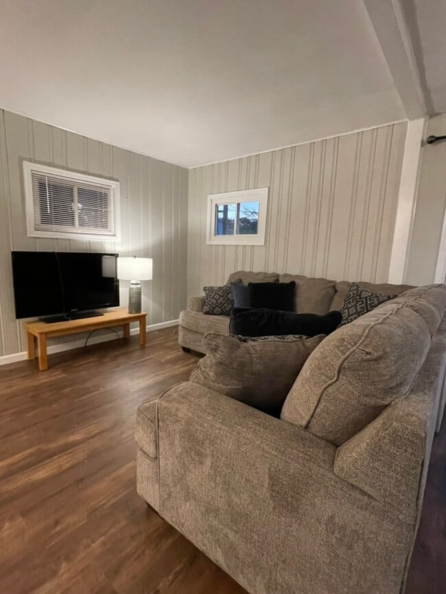 Building Photo - 1535 Kaiser Ave