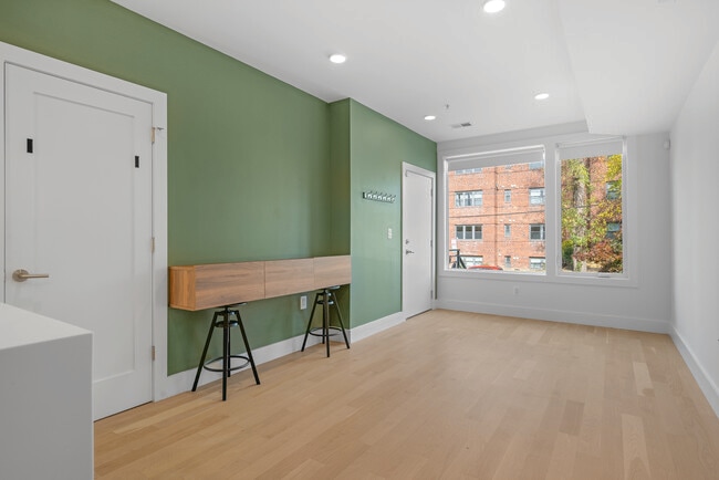 Building Photo - 1515 K St SE