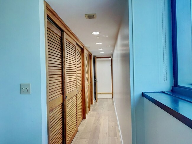 Building Photo - Stunning Kakaako 2 Bedroom at Nauru Tower