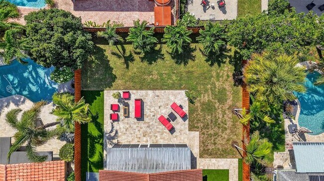 Building Photo - 2407 NE 17th Terrace