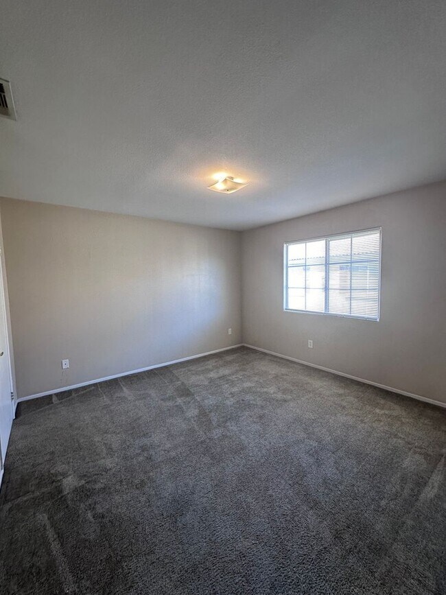 Building Photo - 4404 Pebble Creek Dr