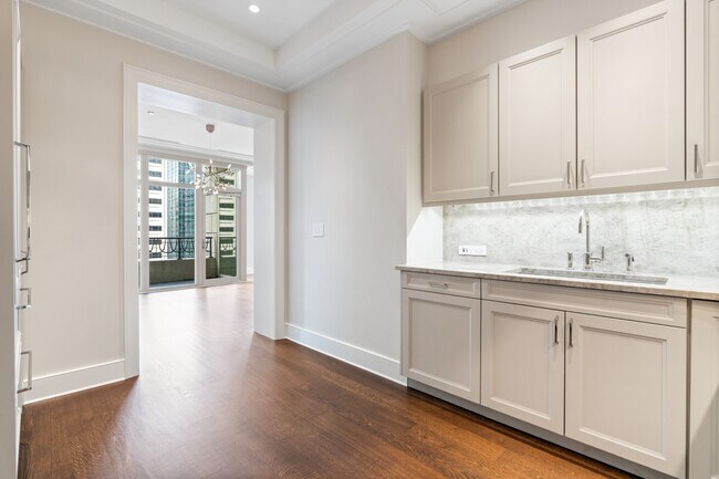 Building Photo - 118 E Erie St