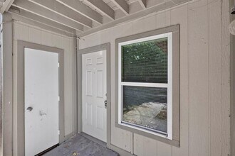 Building Photo - 10207 Brownie Dr