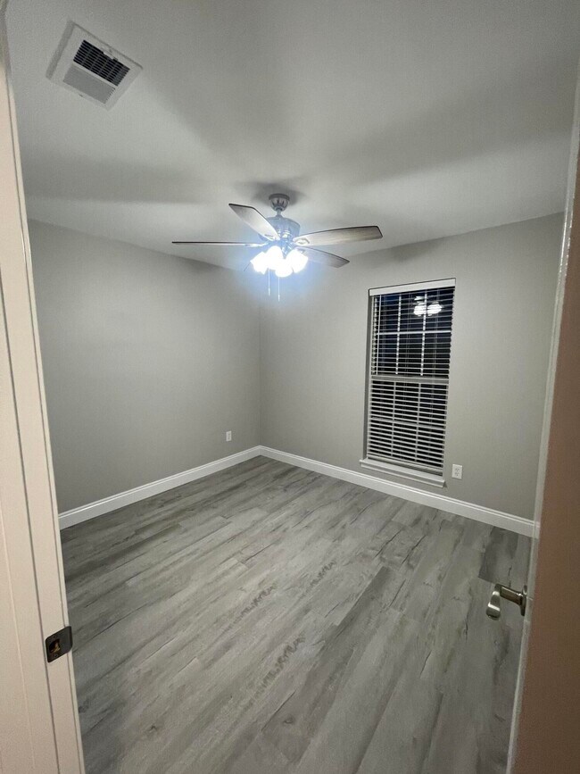 Building Photo - 162 Meadowbrook Ct