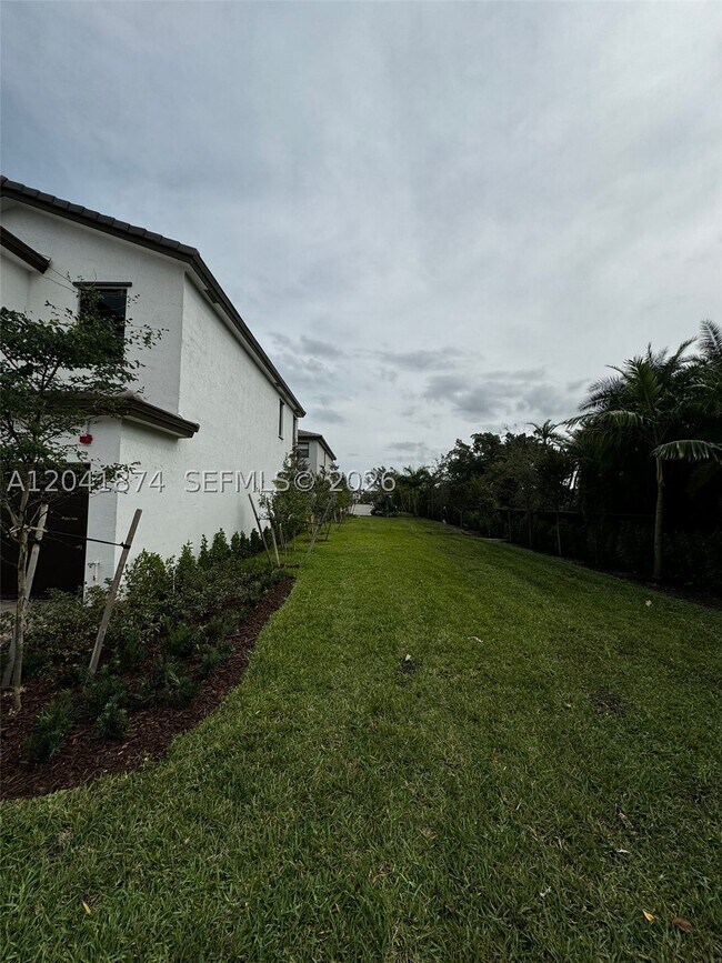Building Photo - 285 SW 159th Dr