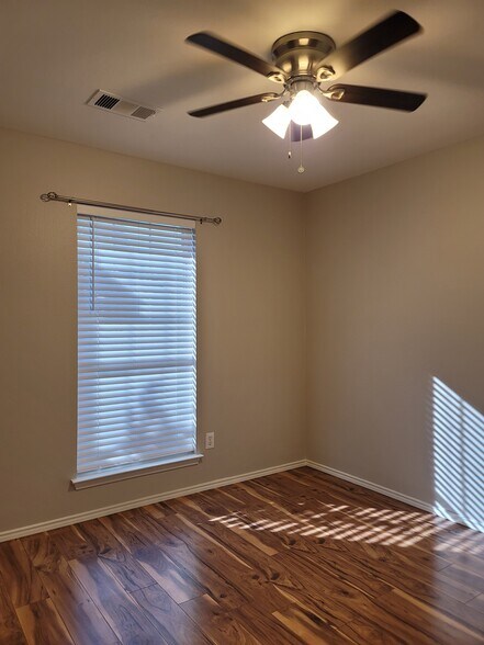 Building Photo - 703 Flagstone Way
