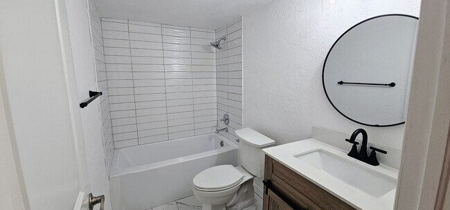 Building Photo - 5220 Landings Blvd