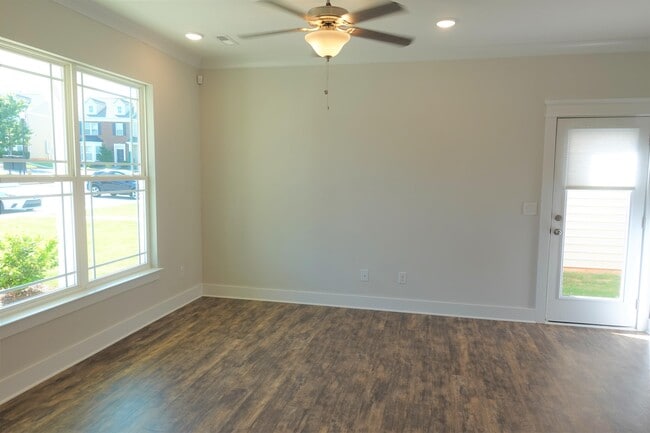 Building Photo - 160 Xander Dr
