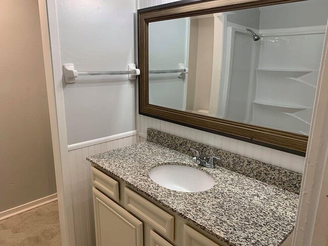 Building Photo - 2774 Bay St