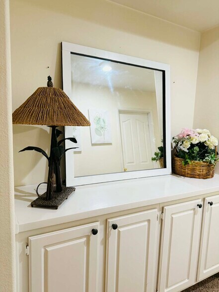 Building Photo - 1985 Meridian St