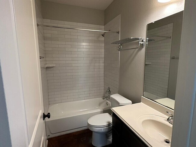 Building Photo - 205 Sycamore St