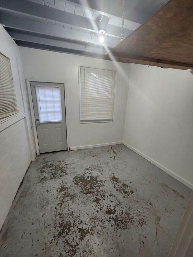 Building Photo - 301 Gaile Ave