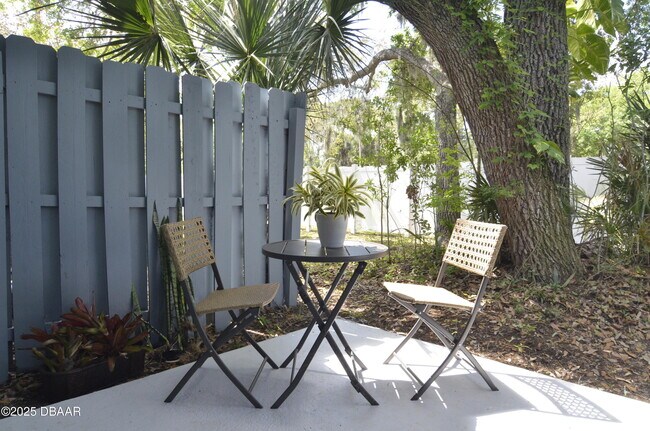 Building Photo - 175 Yorktowne Dr