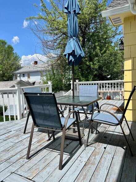 Shared deck area - 428 Pacific Ter