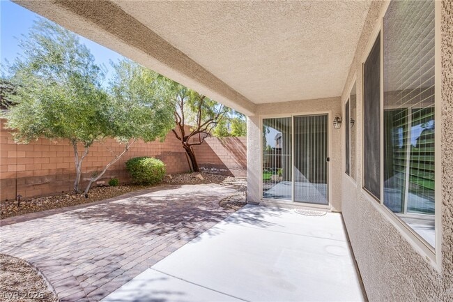 Building Photo - 10119 Amana Oaks Ave