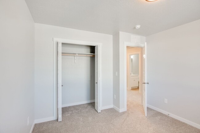Building Photo - Baraya Townhomes: Modern Townhomes for Rent in Meridian, ID