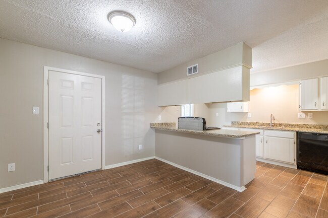 Building Photo - 3869 Winwood Dr