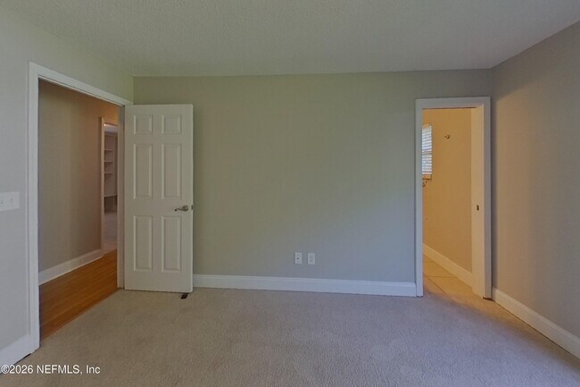 Building Photo - 554 Peregrine Ct