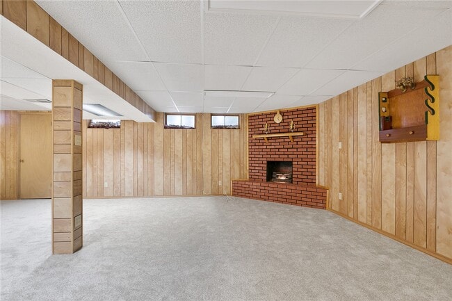 Building Photo - 15575 Clover Ridge Dr