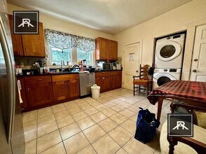 Building Photo - 5 bedroom in Waltham MA 02453