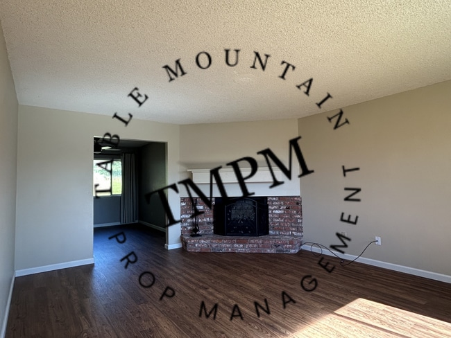 Building Photo - 37 Linda Dr