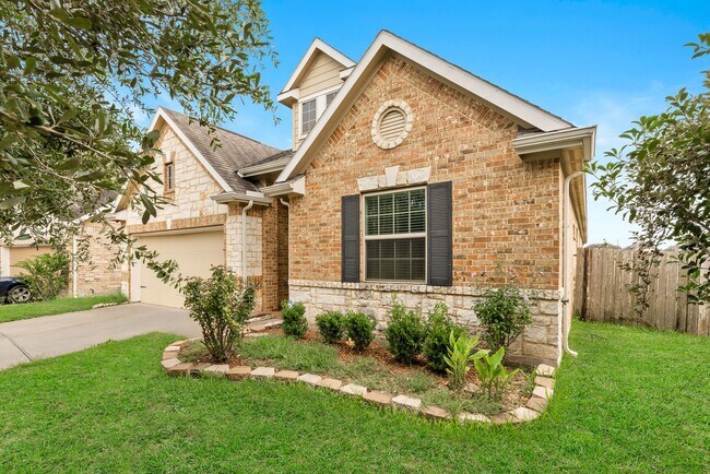 Building Photo - Spacious Home on Oversized Lot in Fort Ben...