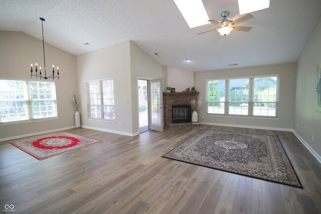 Building Photo - 730 High Dr