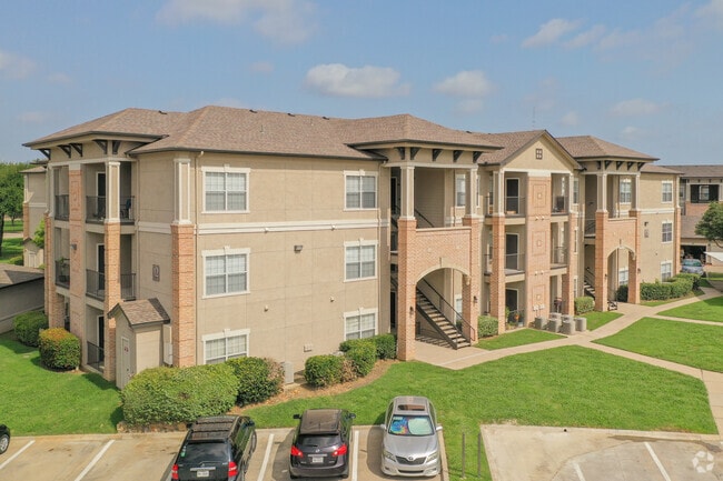 Primary Photo - Highland Luxury Living