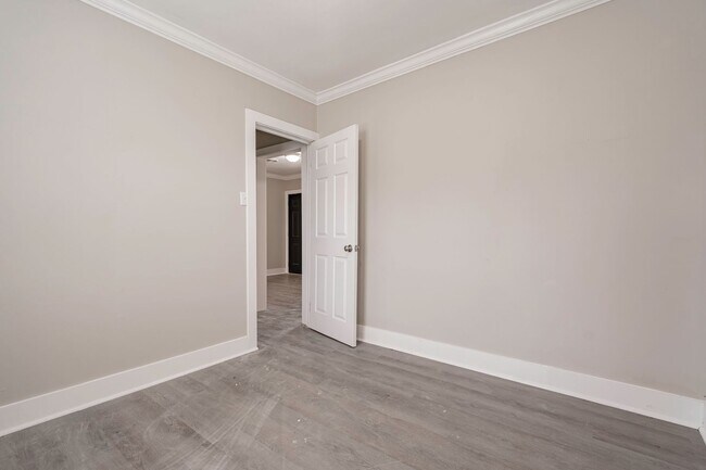 Building Photo - Charming Apartment Downtown Columbia - Housing Vouchers Accepted!