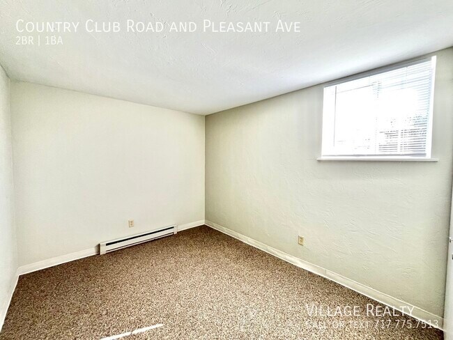 Building Photo - 615 Country Club Rd