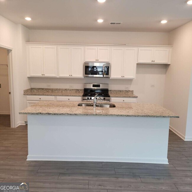 Building Photo - 448 Golden Eagle Pkwy